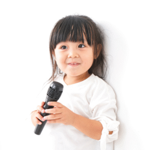 音楽の基礎を身に付けたい生徒様には、 音感や表現力、リズム感を身に付けるレッスン、オーディション対策をしたい生徒様には歌のレッスンに加えてマイキングや立ち振る舞い、MCの練習なども行います。 一人一人に合ったレッスンを行うから、目的ややりたい事へ最短距離で近付くことができます。